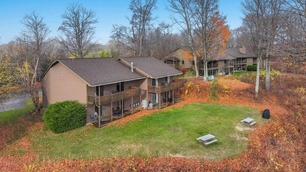 Kewadin House | 🍁 Spacious Hideaway in Torch Lake | Sunrise Views + Golf ➠ 741