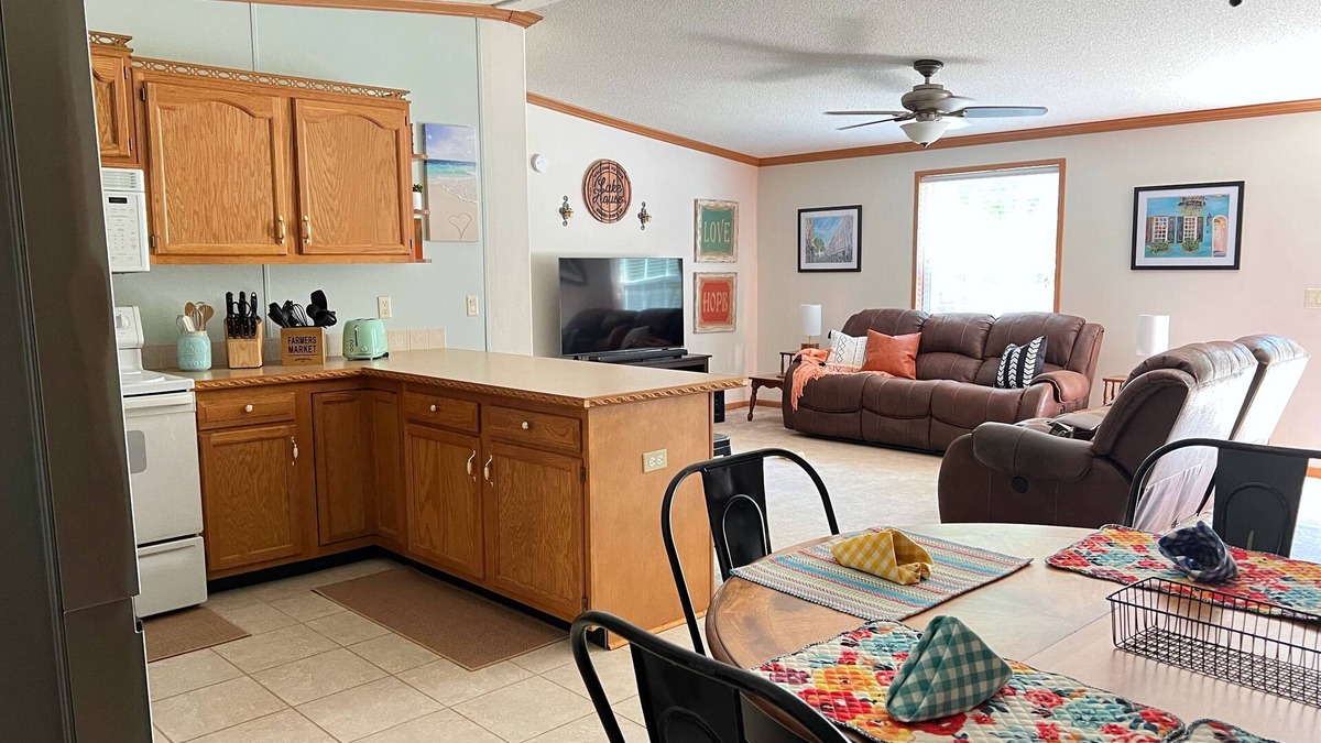 Higden House | Spacious Higden Retreat <1M from Sugar Loaf Marina