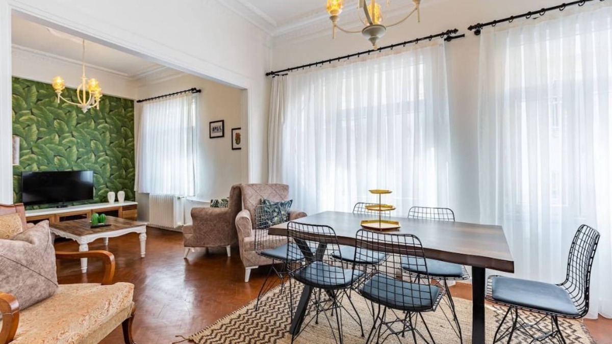 Kabatas Apartment | Spacious, high ceiling, mid-century renovated flat