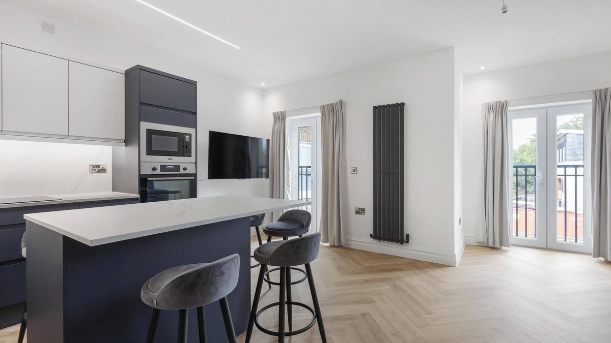 Coldharbour Apartment | Spacious High Tech Flat in London
