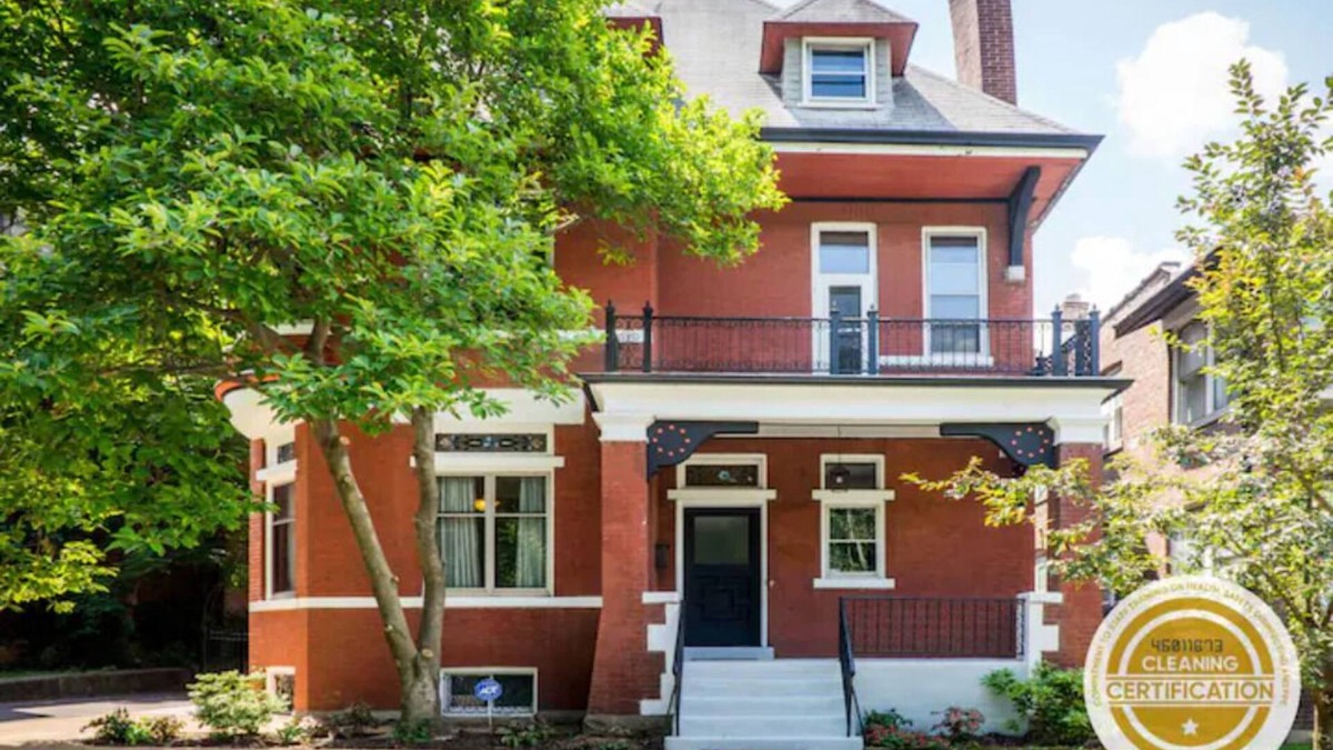 Shaw House | Spacious + Historic 3-story Home Private Driveway Sleeps 16 Convenient Location!