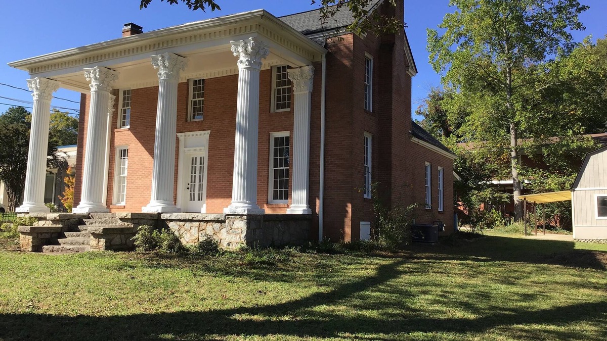 Lithonia House | Spacious Historic 4 bed 2 bath Home close to Atlanta and State Parks