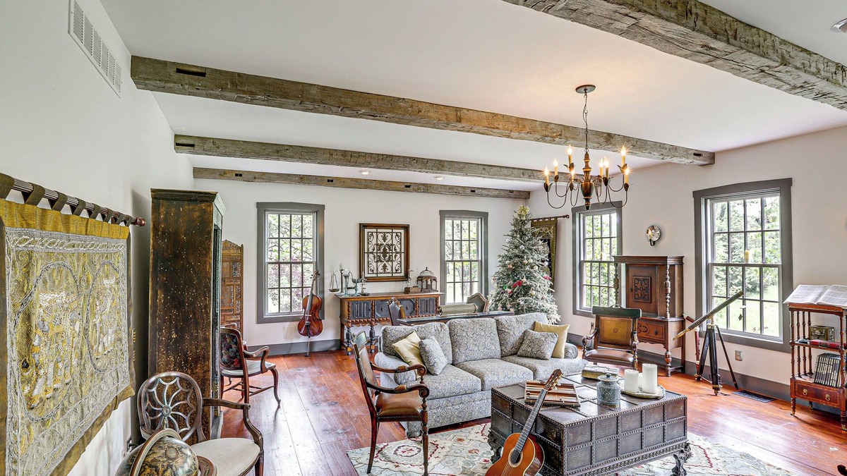 New Haven Cabin | Spacious & Historic Cabin in New Haven w/Pond!