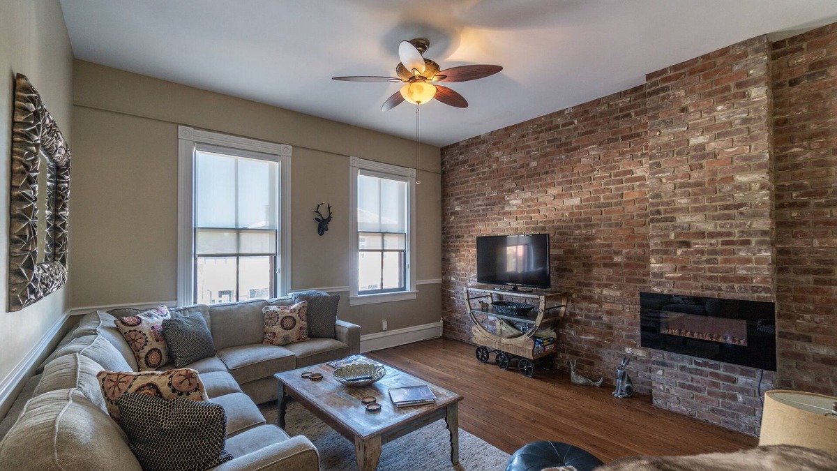 Hermann Bed & Breakfast | SPACIOUS HISTORIC DOWNTOWN LOFT! BEST LOCATION IN THE HEART OF TOWN!