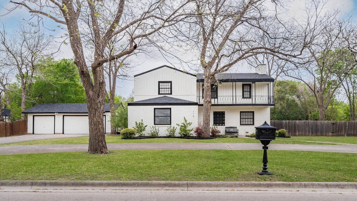 Lockhart House | Spacious Historic Home Near Downtown Lockhart