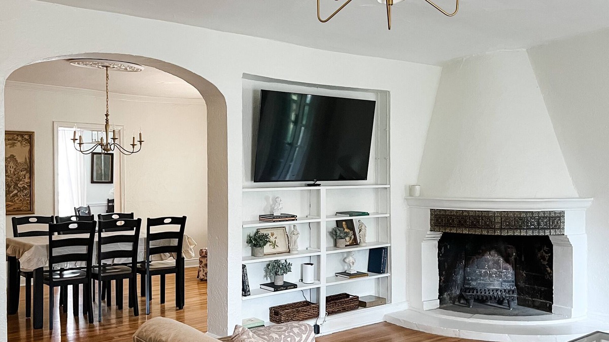 Central Gardens House | Spacious Historic Midtown Memphis Chateau "Guest House"-Minutes from Everything
