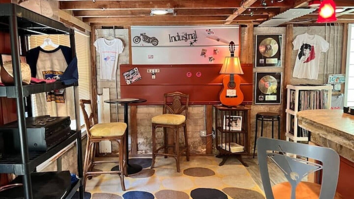 Daytona Beach Cottage | Spacious Historic Home with sun room, eat-in kitchen, and music lounge sleeps<10
