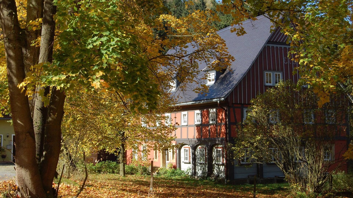 Jonsdorf House | Spacious historical house for 12 guests