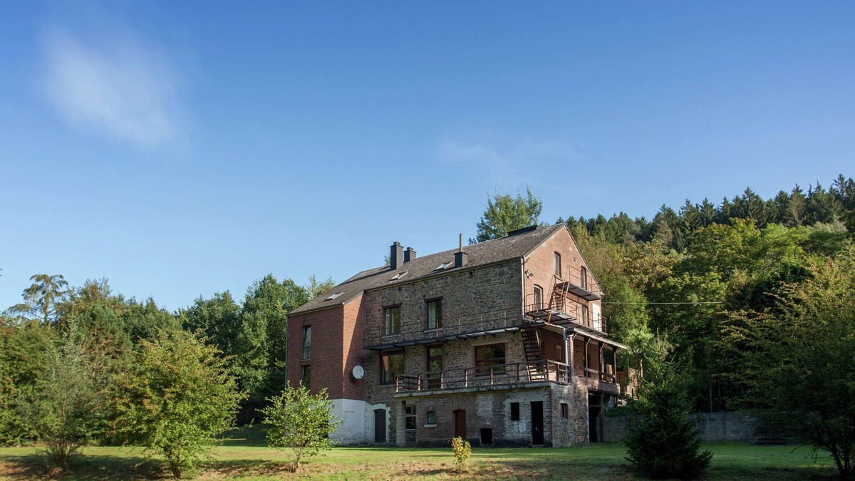 Coo House | Spacious holiday home with roofed terrace