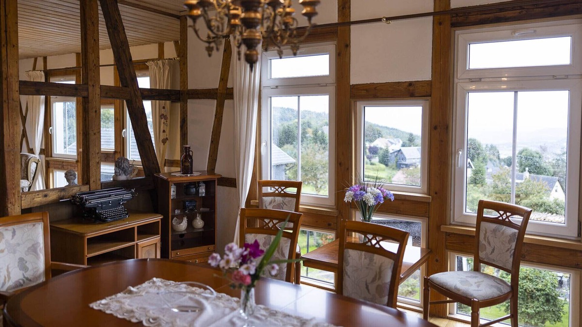 Sonneberg Apartment | Spacious holiday apartment with a wide view of the Coburg-Rennsteig region