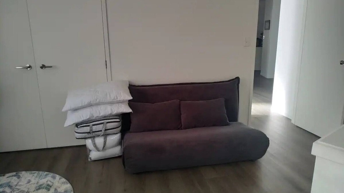 Bowentown House | Spacious Holiday Apartment with lovely views!