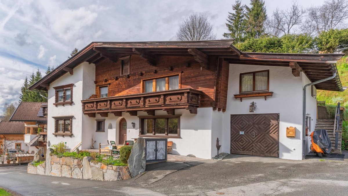 Kitzbuehel Apartment | Spacious holiday flat, 2.2 km to the ski lift