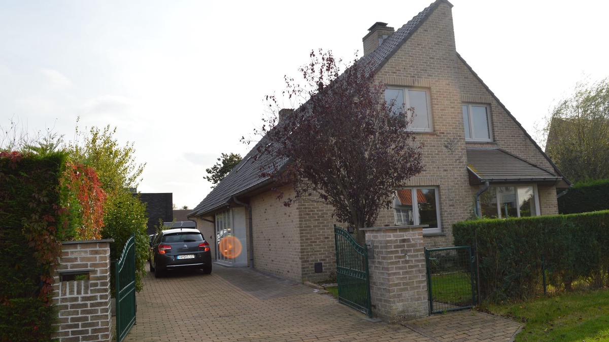 Witte Burg Villa | Spacious holiday home for 18 people, 900 m from the beach