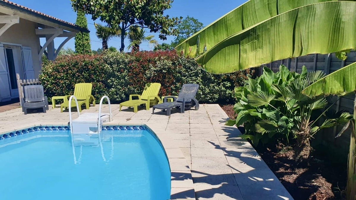 Le Porge House | Spacious holiday home with pool in Le Porge