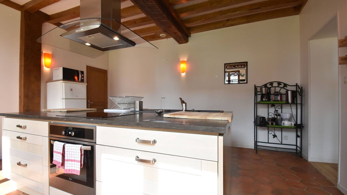 Sormery House | Spacious holiday home in Sormery with pool