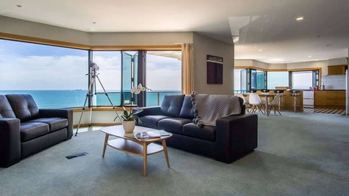 New Plymouth House | Spacious Holiday House with Ocean Views