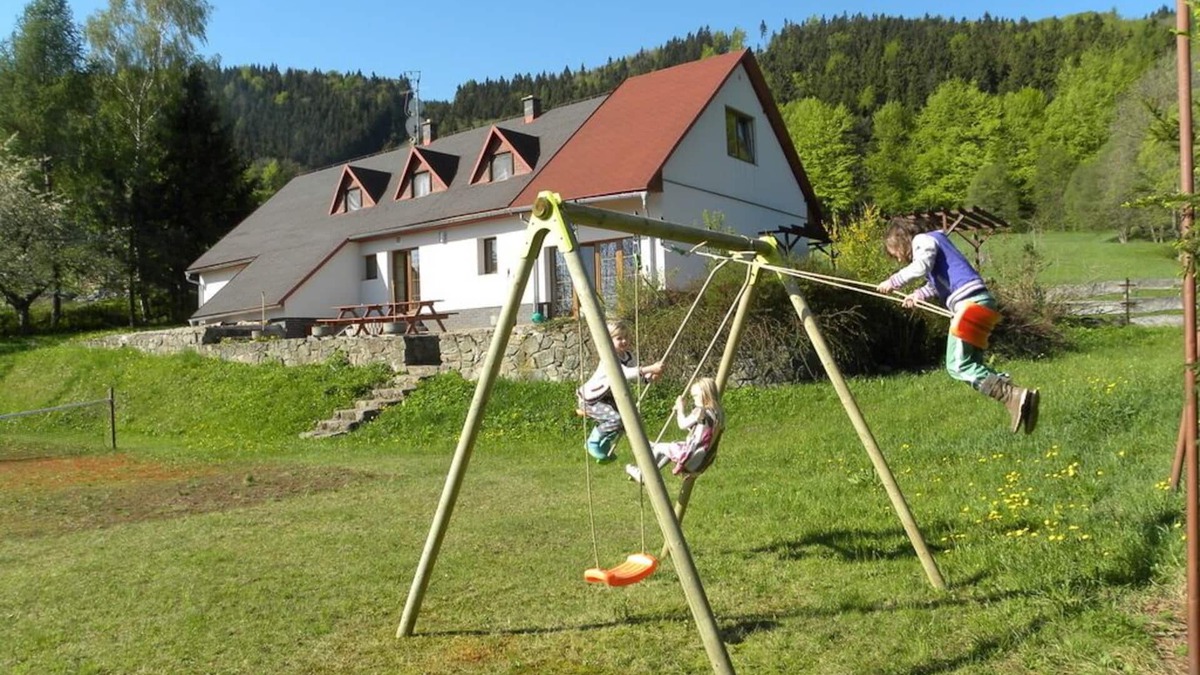 Zacler House | Spacious holiday villa in prime location (for less than € 15 per person per night)