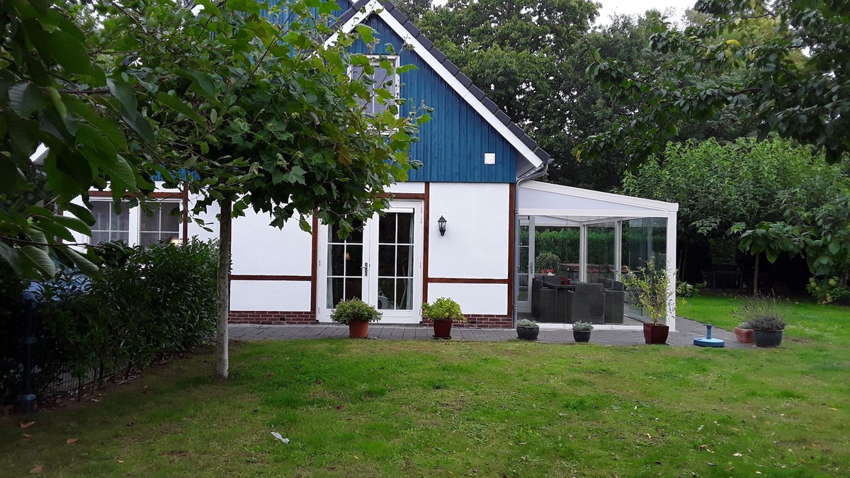 Susteren House | Spacious holiday villa for 13 people - your pet is also welcome!