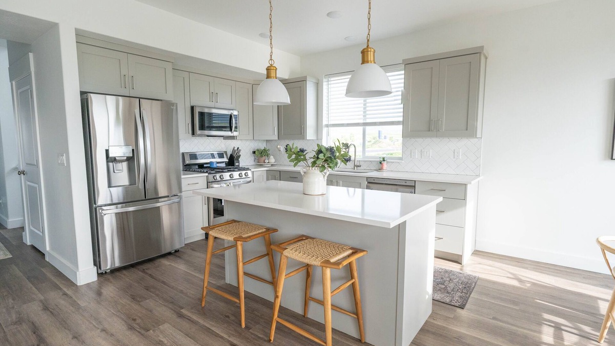 Hyrum House | Spacious Home *10 mins to Logan!