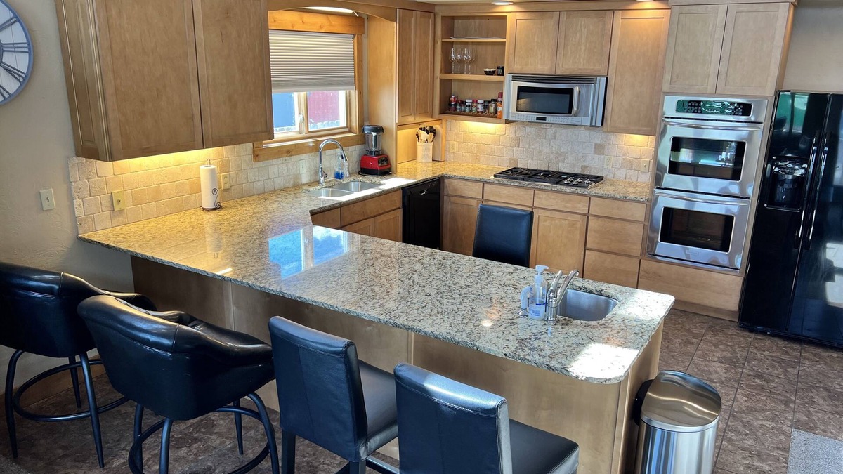 Pinedale Apartment | Spacious Home 2 king beds bedrooms 2 bathrooms nHome entertainment pool table.