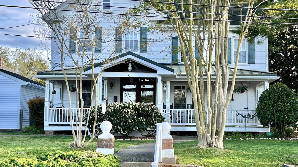 Onancock House | Spacious home centrally located in the quaint waterfront town of Onancock