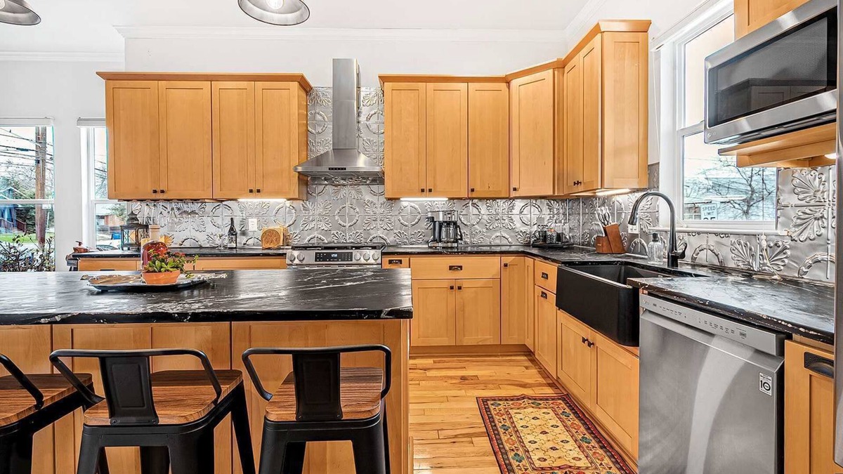 Austin House | Spacious Home Close to Downtown & UT! - Luxe Manor