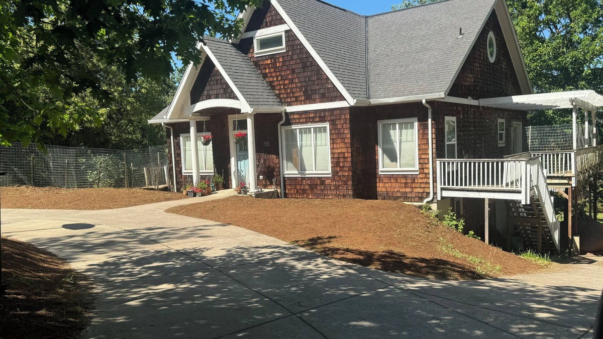 Southeast Eugene House | Spacious home connected to Spencer’s Butte hiking trails