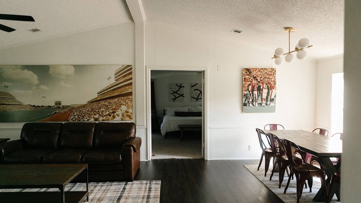 College Station House | Spacious Home for Hosting - Firepit, Huge Yard & Parking - 7 Mins to Texas A&M