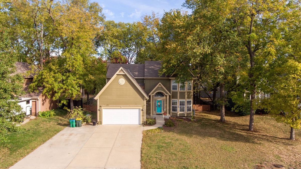 New Century House | Spacious home for family fun or groups. - No cleaning fee -