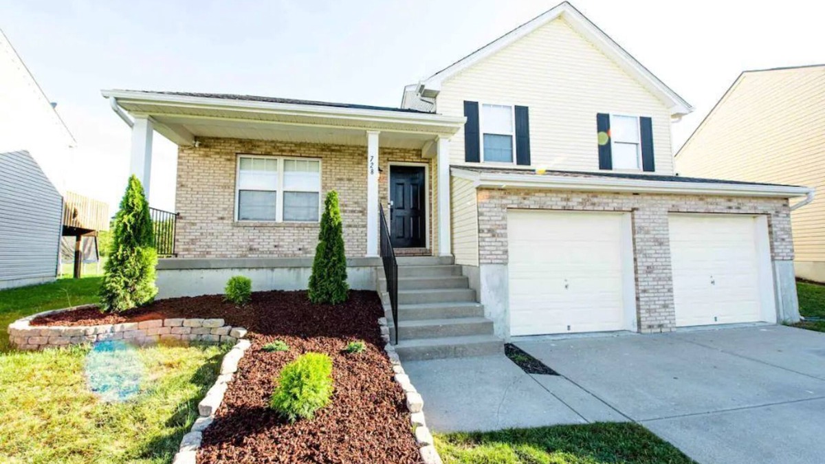 Cutler Bay House | Spacious home, game room. pool table- basketball court. 2 King beds,Free parking