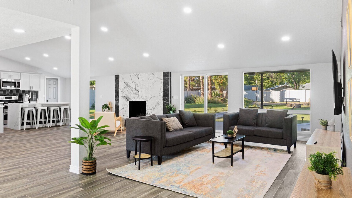 Alhambra House | Spacious Home + Guest house in Up-Town Phoenix