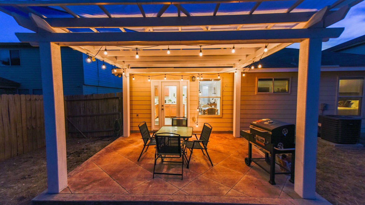 Parkwood House | Spacious Home in a Quiet Neighborhood - with HOT TUB! - Central SA