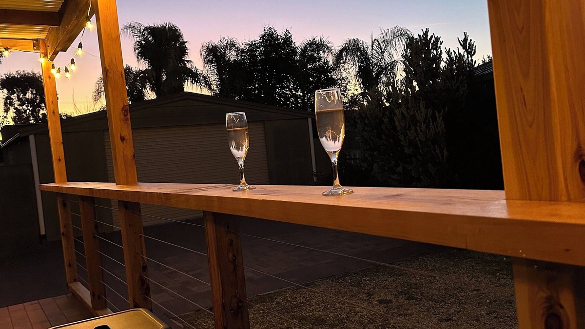 Corowa House | Spacious home in Corowa’s best street right across from the Murray/pet-friendly!