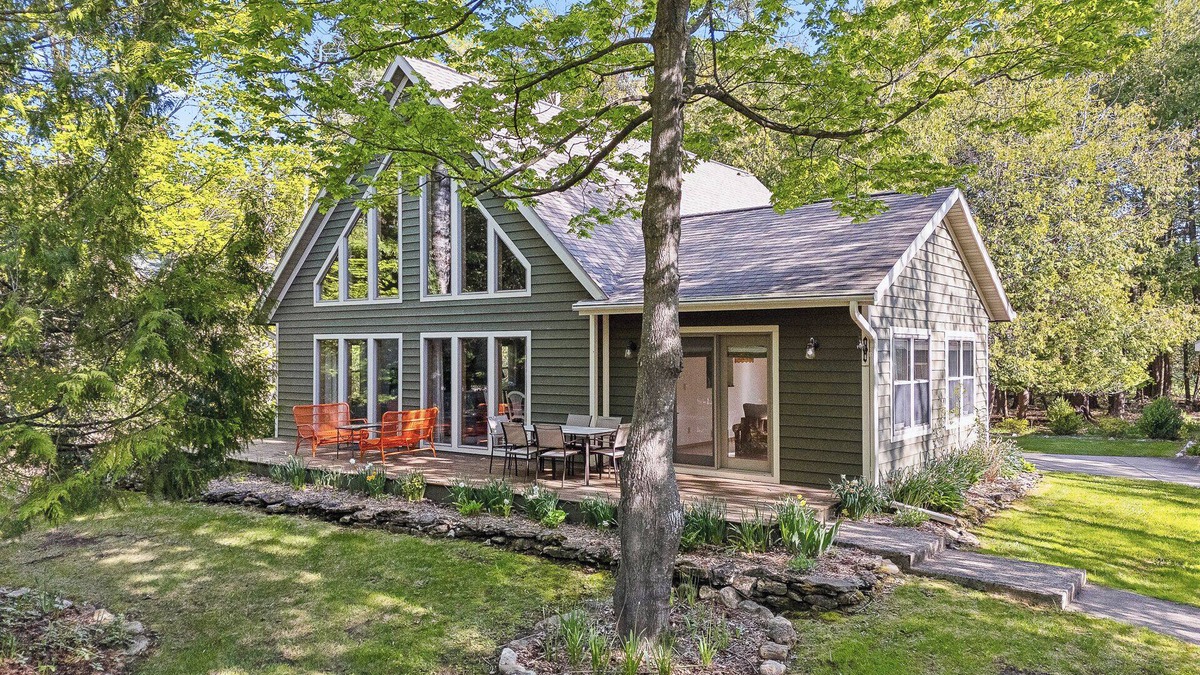 Fish Creek Cabin | Spacious Home in Fish Creek | Peloton + Walk to Shops + Close to State Park