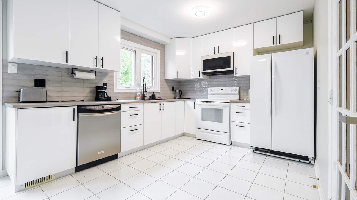 Thornhill House | Spacious Home In Heart Of Thornhill