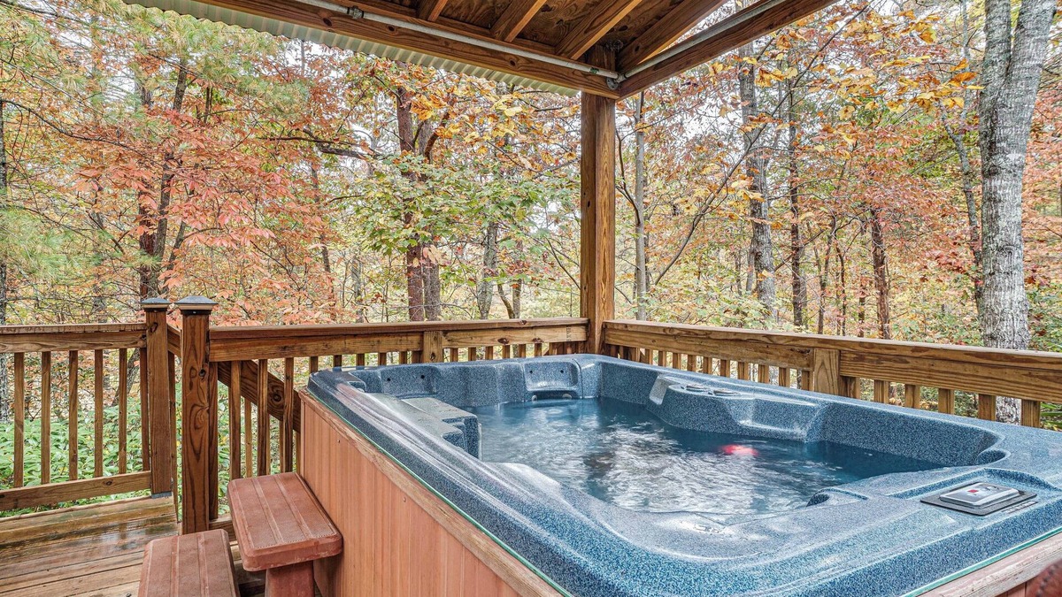 Helen Cottage | Spacious Home in Helen w/Porch & Balcony!