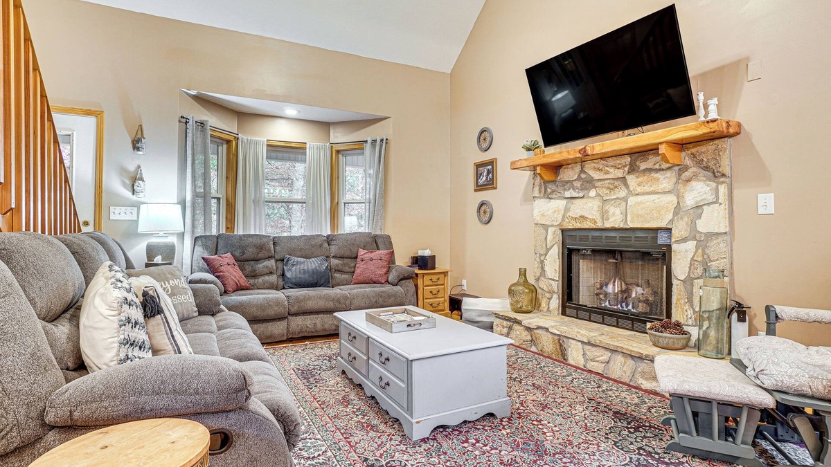 Helen House | Spacious Home in Helen w/Porch & Balcony!