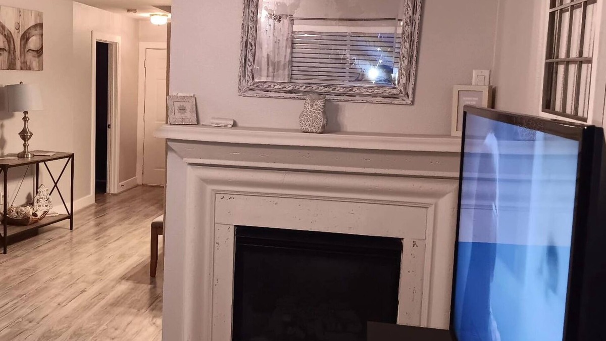 Kingwood House | Spacious home in Houston near the airport, shopping mall, restaurants, and more.