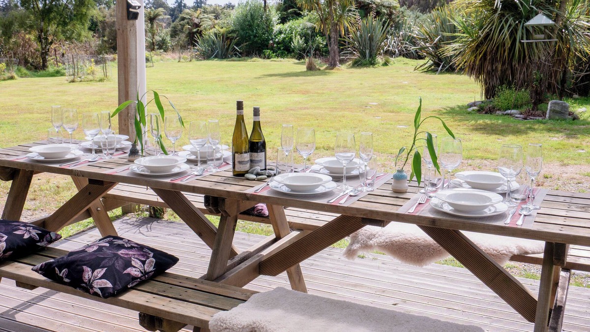 Okarito House | Spacious home in Okarito Brown Kiwi sanctuary, 15min drive to Glacier & Beach