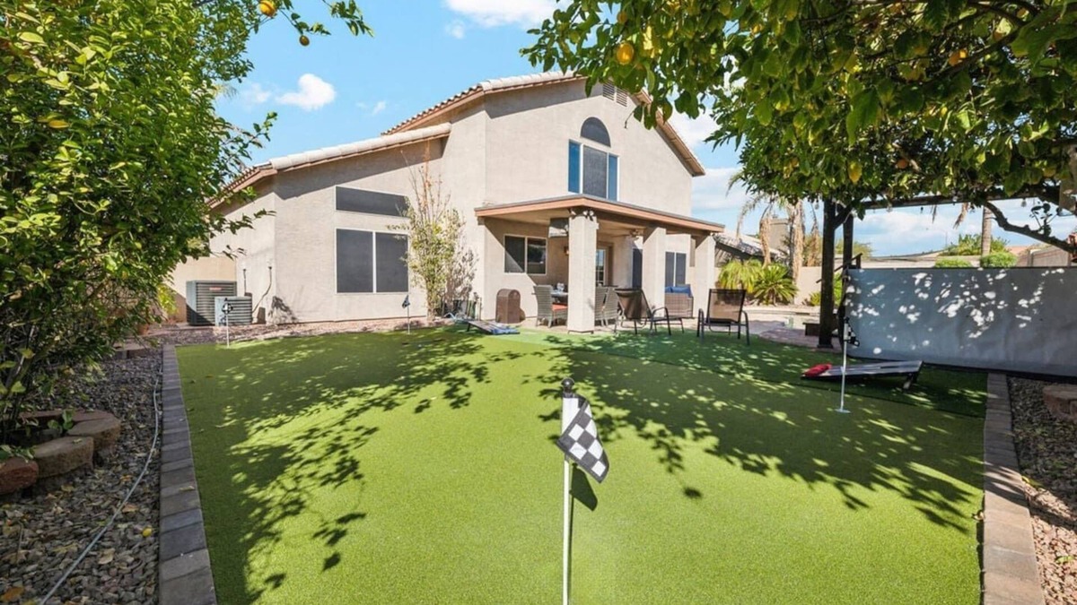 Glendale House | Spacious Home in Prime Location | Pool, Spa, Games
