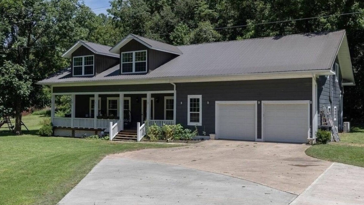 Bentonville - Fayetteville Other | Spacious home in quaint & quiet area. Lots of natural space & centrally located!