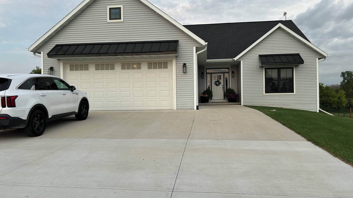 Waupun House | Spacious Home near 2025 EAA Airventure with indoor and outdoor entertaining!