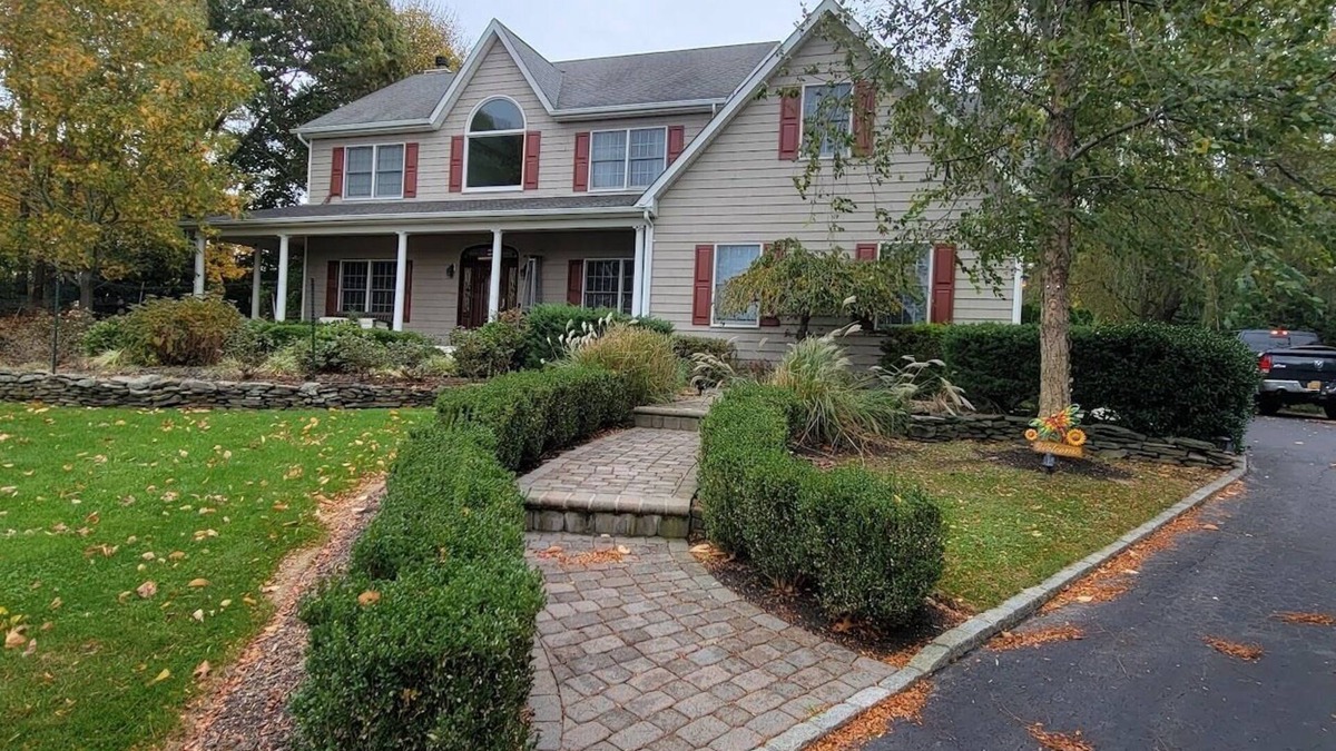 Riverhead House | Spacious home near Aquarium & heart of wine country Shopping & close to Hamptons