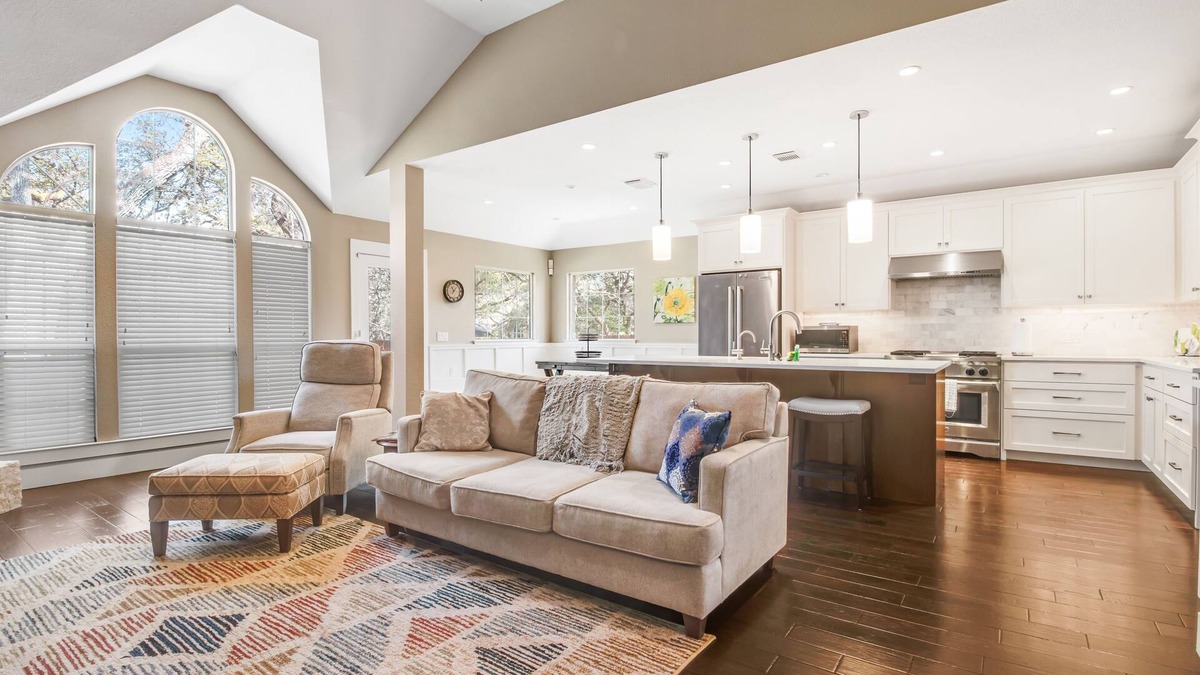 East Oak Hill House | Spacious home near Austin with office, enclosed backyard, patio, playground, AC