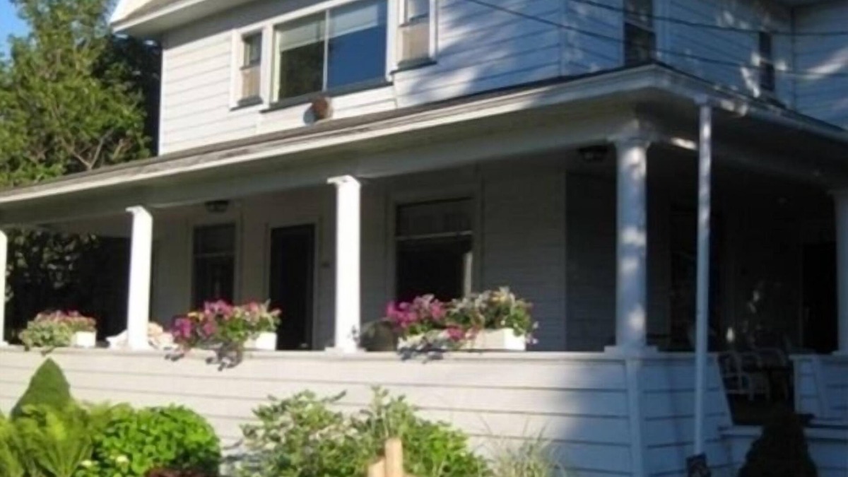 Charlevoix House | Spacious Home Near Downtown, Beaches; Just North of the Bridge