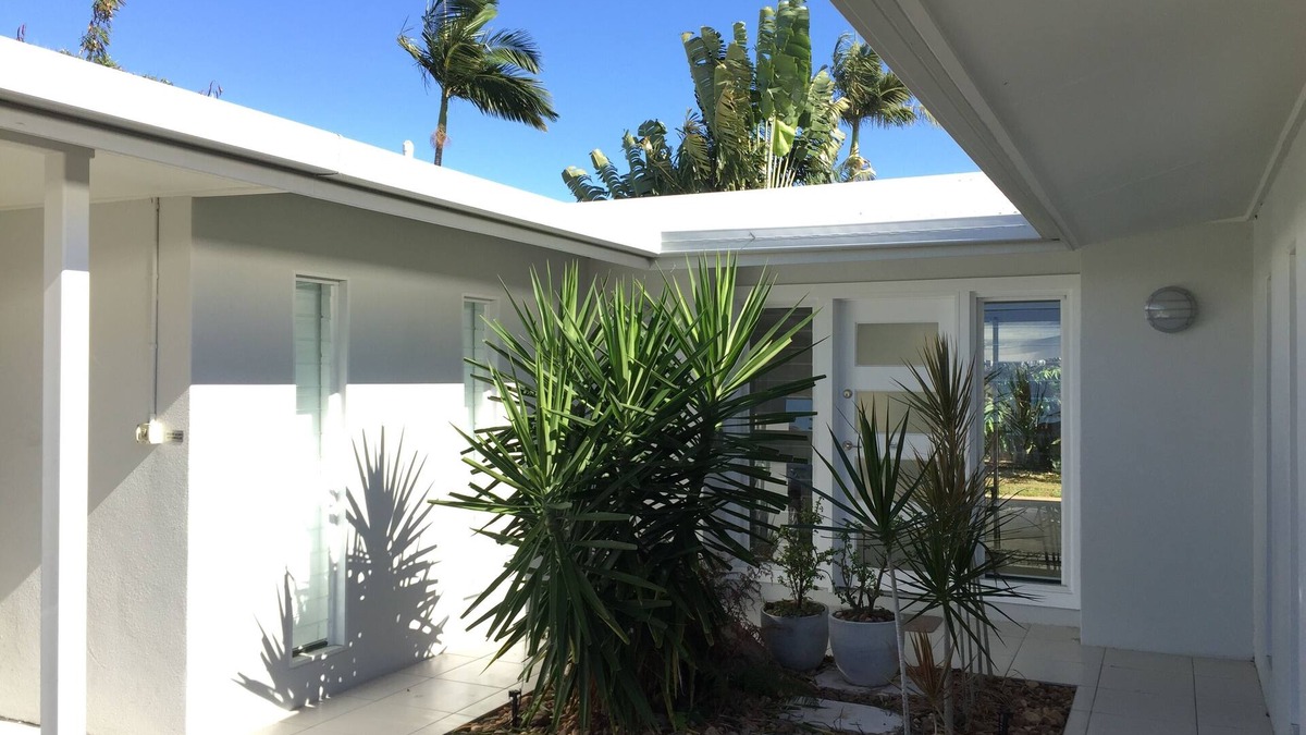 Kirwan House | Spacious Home - near Kirwan's Shops, Hospital & Uni