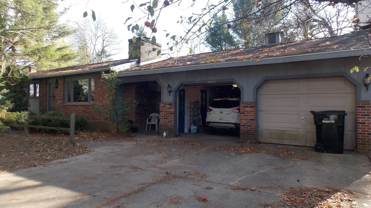 Kalkaska House | Spacious Home near Trails & Attractions