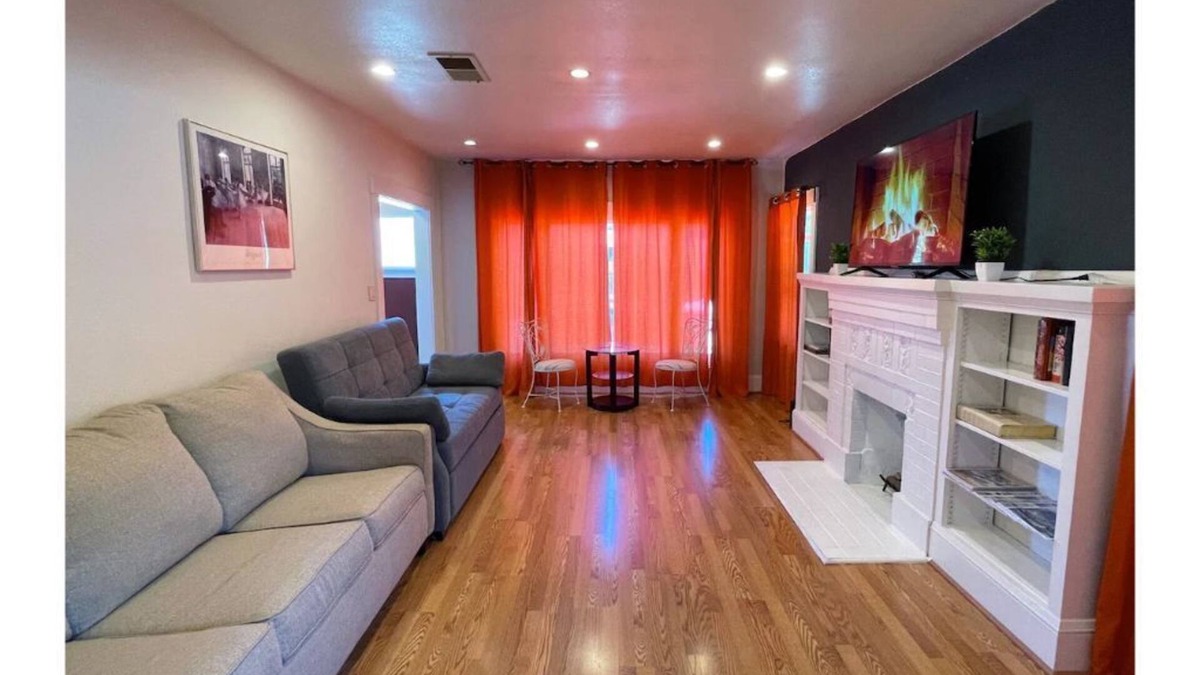 Broadmoor House | Spacious Home near Downtown San Leandro