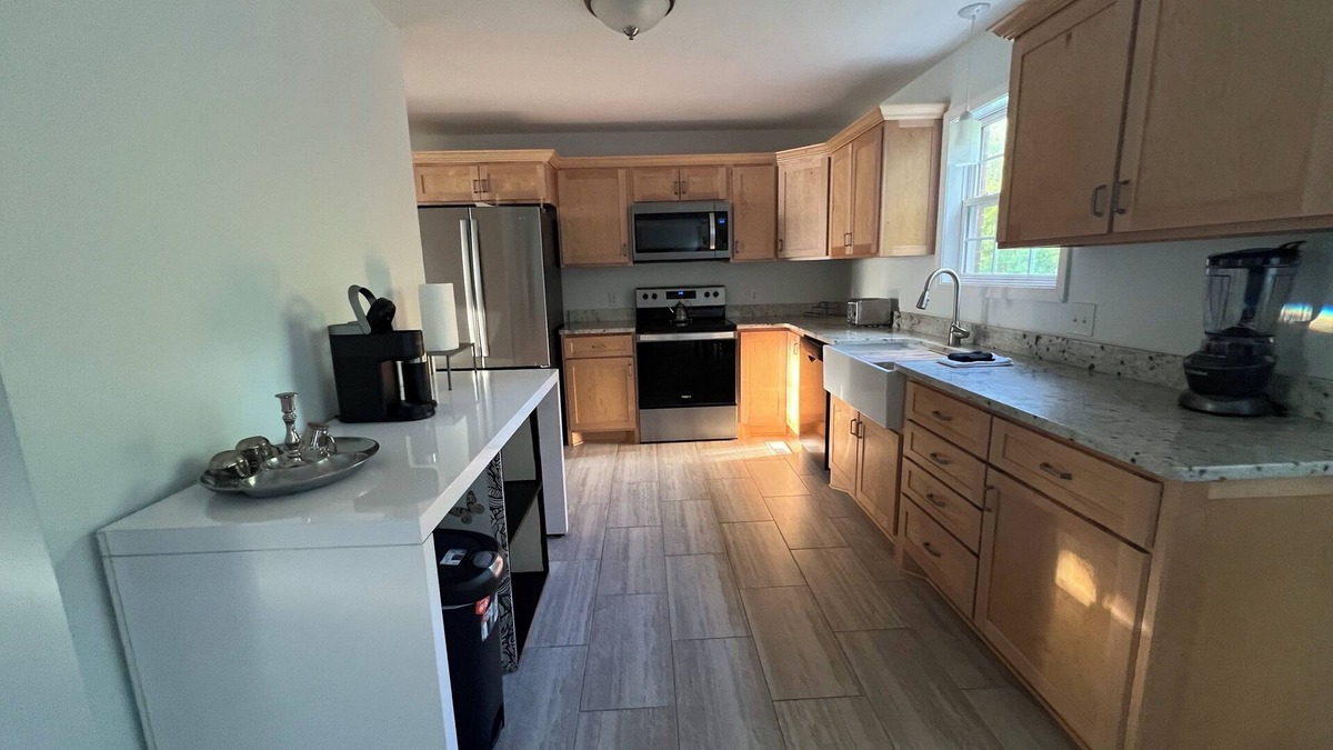 Spring Hill House | Spacious home near grocery store, interstate, etc, but also away from the crowd.