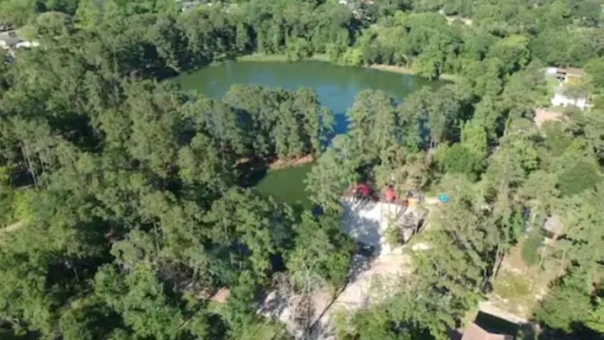 Northside House | Spacious home on 25 acre estate with lake & beach